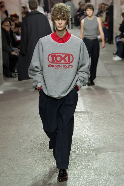 Look 15